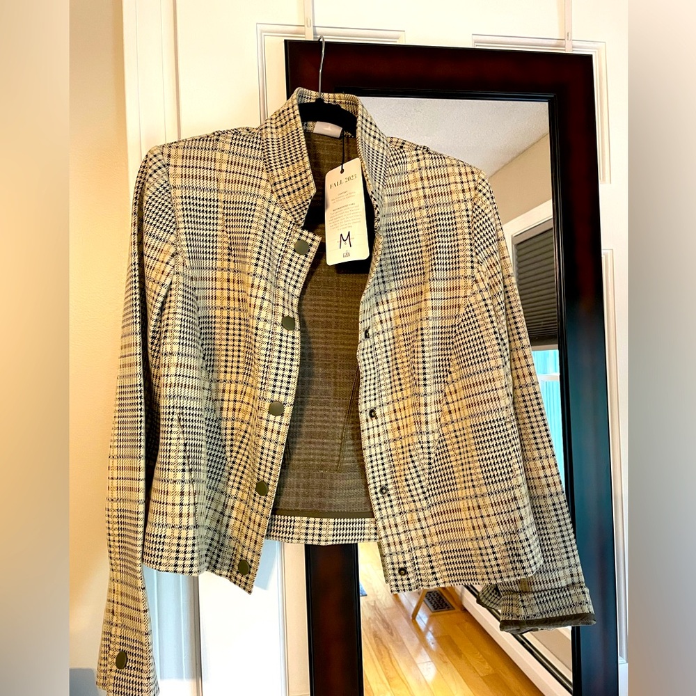 CAbi Travel Jacket Size M Fall 2023 NWT